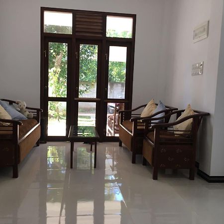 Bosadi Homestay Катунаяка Экстерьер фото