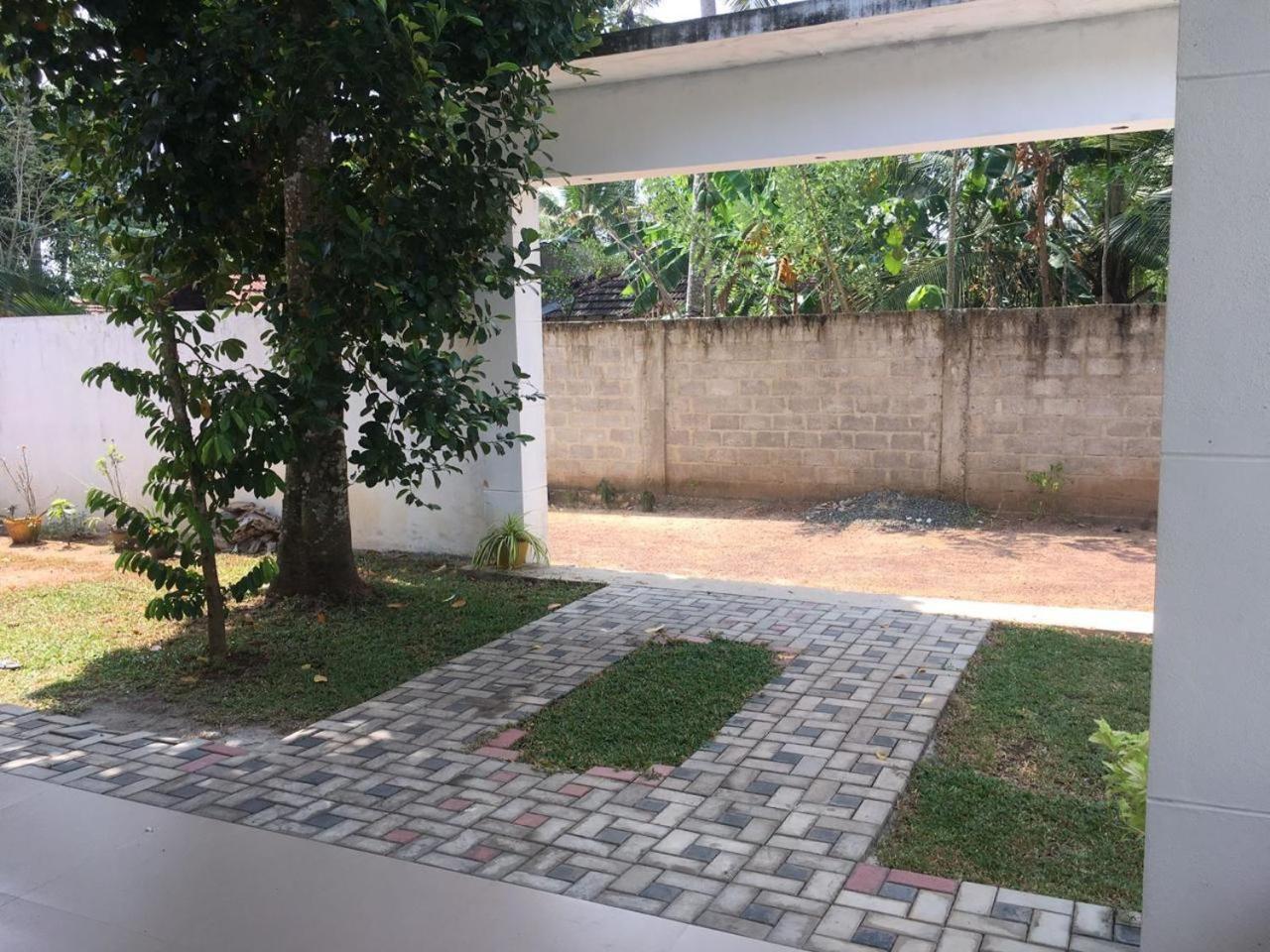 Bosadi Homestay Катунаяка Экстерьер фото